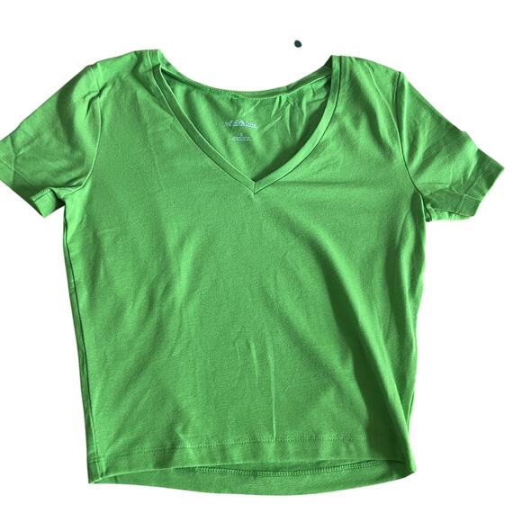 Wild Fable Women's Green Short Sleeve V-Neck Cropped T-Shirt - Size Large - NWT - Picture 8 of 8